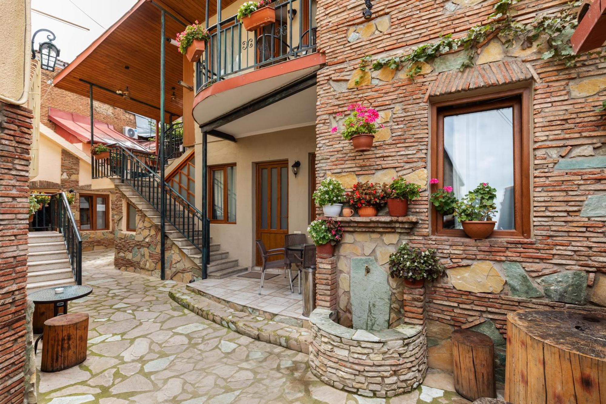 Apartments With Wine Cellar In Old Tbilisi ภายนอก รูปภาพ