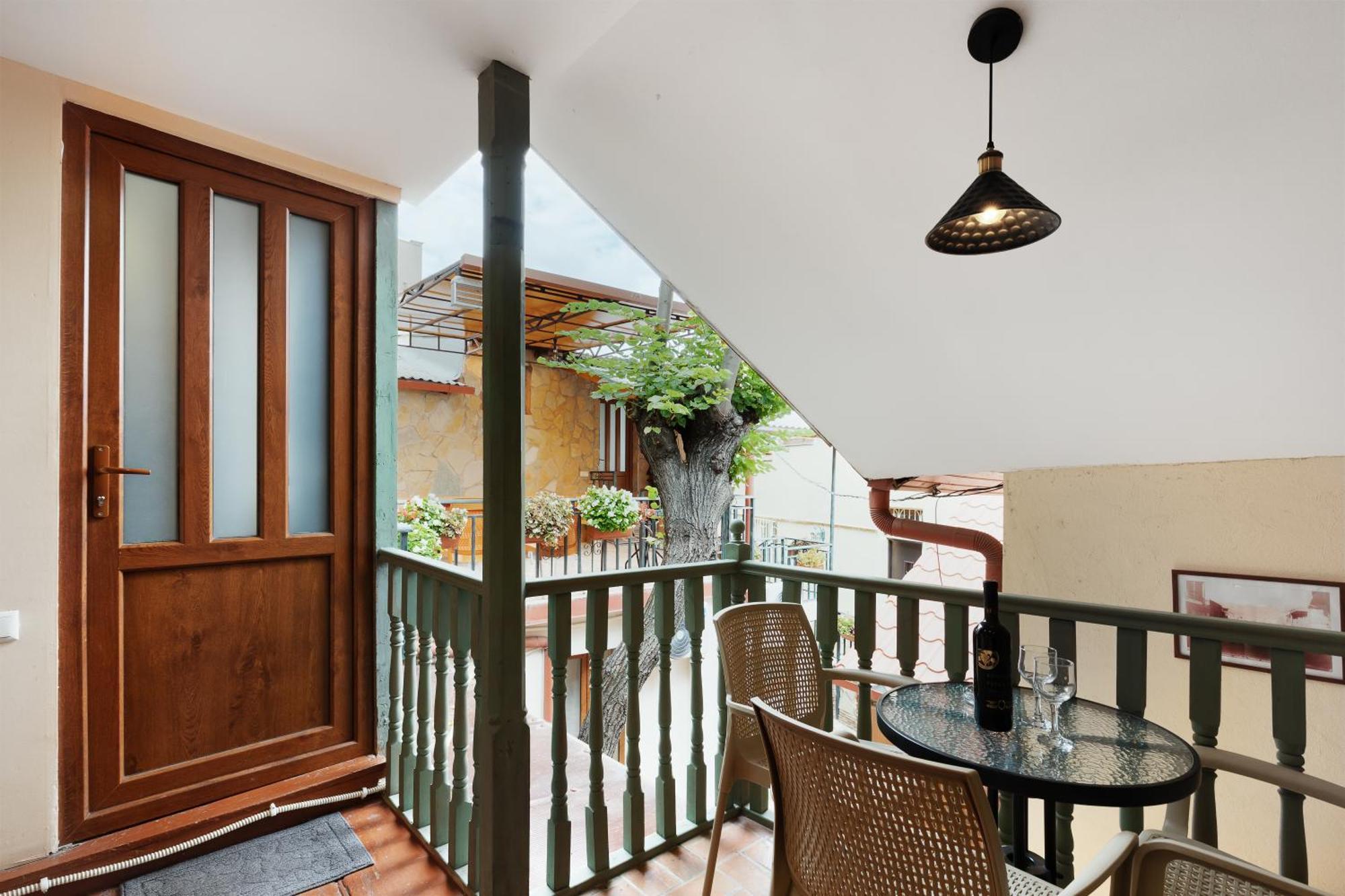 Apartments With Wine Cellar In Old Tbilisi ภายนอก รูปภาพ