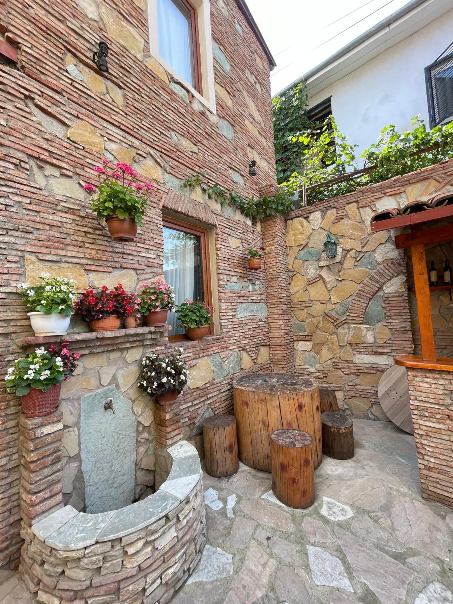 Apartments With Wine Cellar In Old Tbilisi ภายนอก รูปภาพ