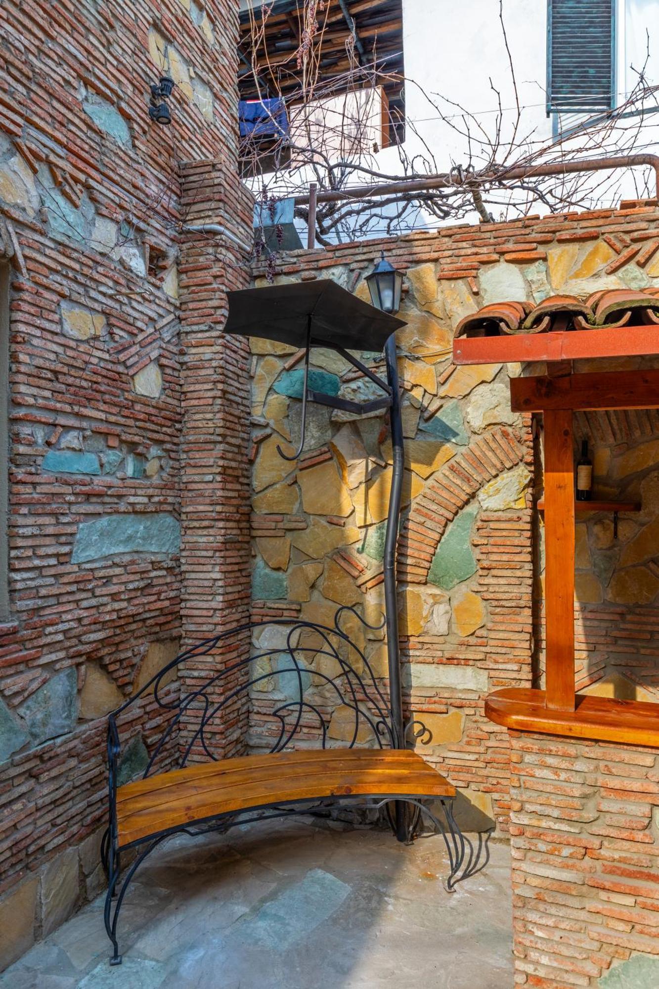 Apartments With Wine Cellar In Old Tbilisi ภายนอก รูปภาพ